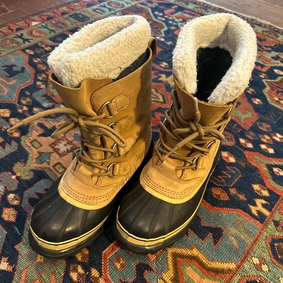 Sorel Caribou boots - Picture 1 of 4